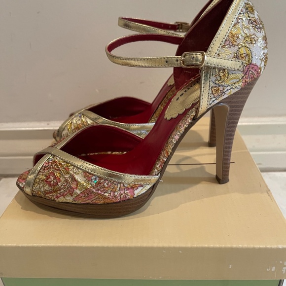Delicious Jeorjia Heels Size 6.5 - Picture 2 of 5
